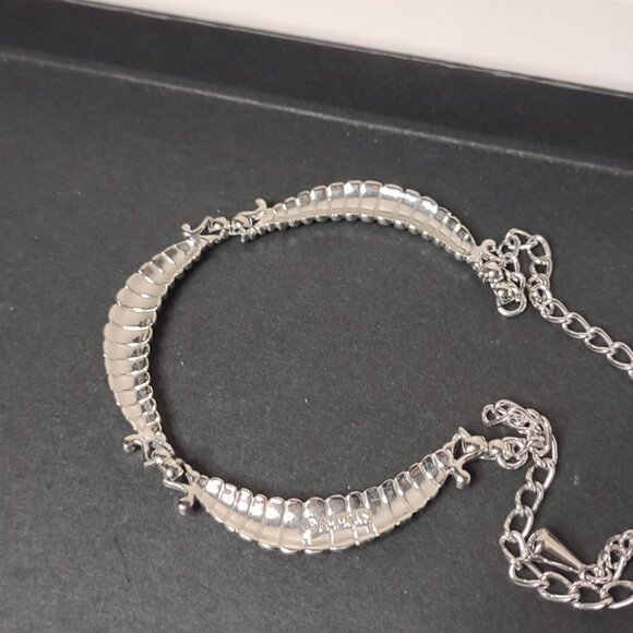 15 Inch Silver Tone Emmons Necklace - Picture 6 of 14